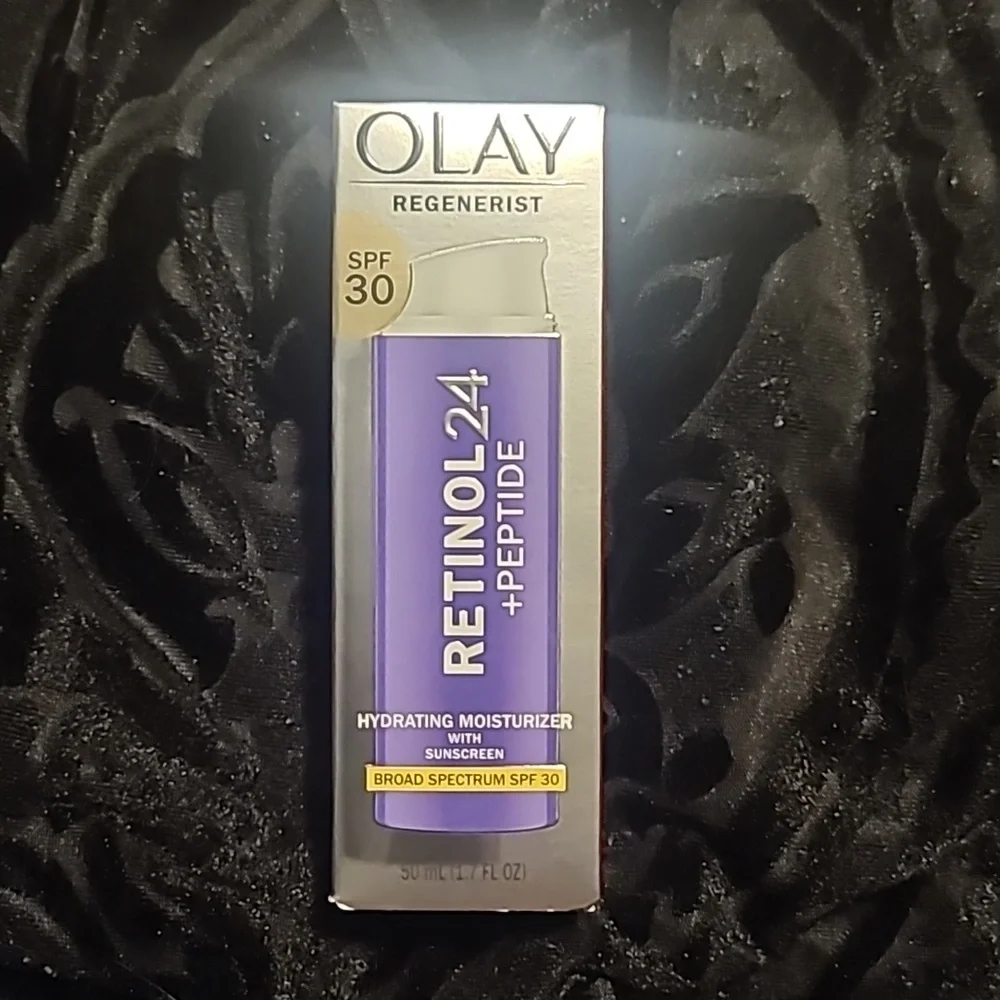 Olay Regenerist sunscreen moisturizer - Picture 1 of 2